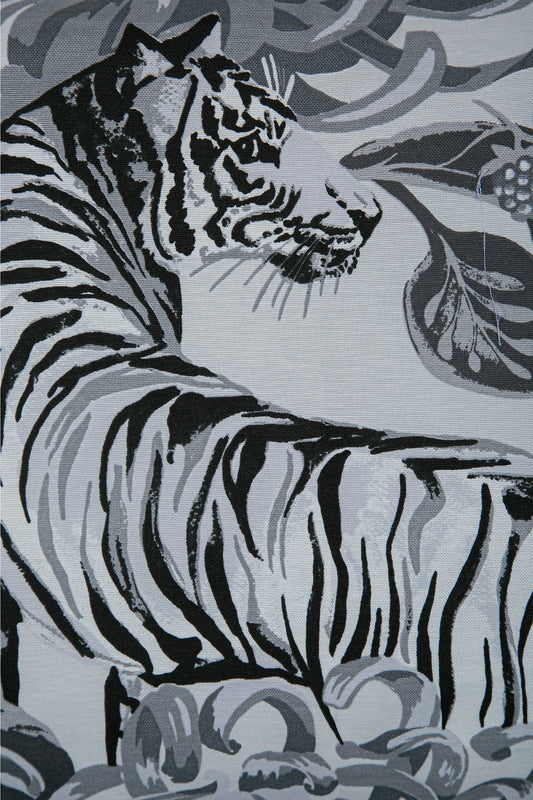 Kaplan Çiçekli Kırlent Kılıfı Siyah 43x43