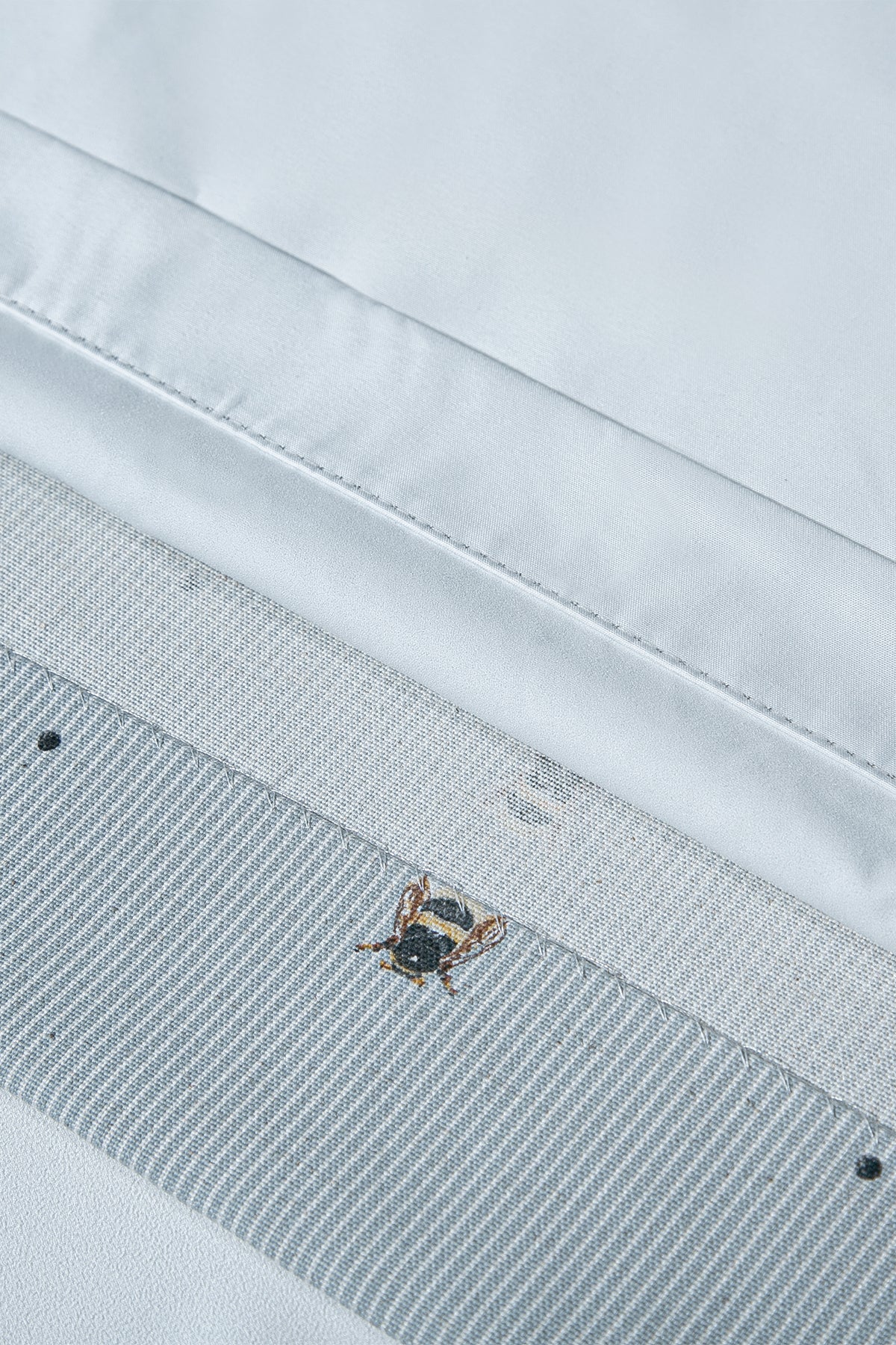 Çocuk Astarlı Fon Perde Arı Desenli Gri V2 135x180